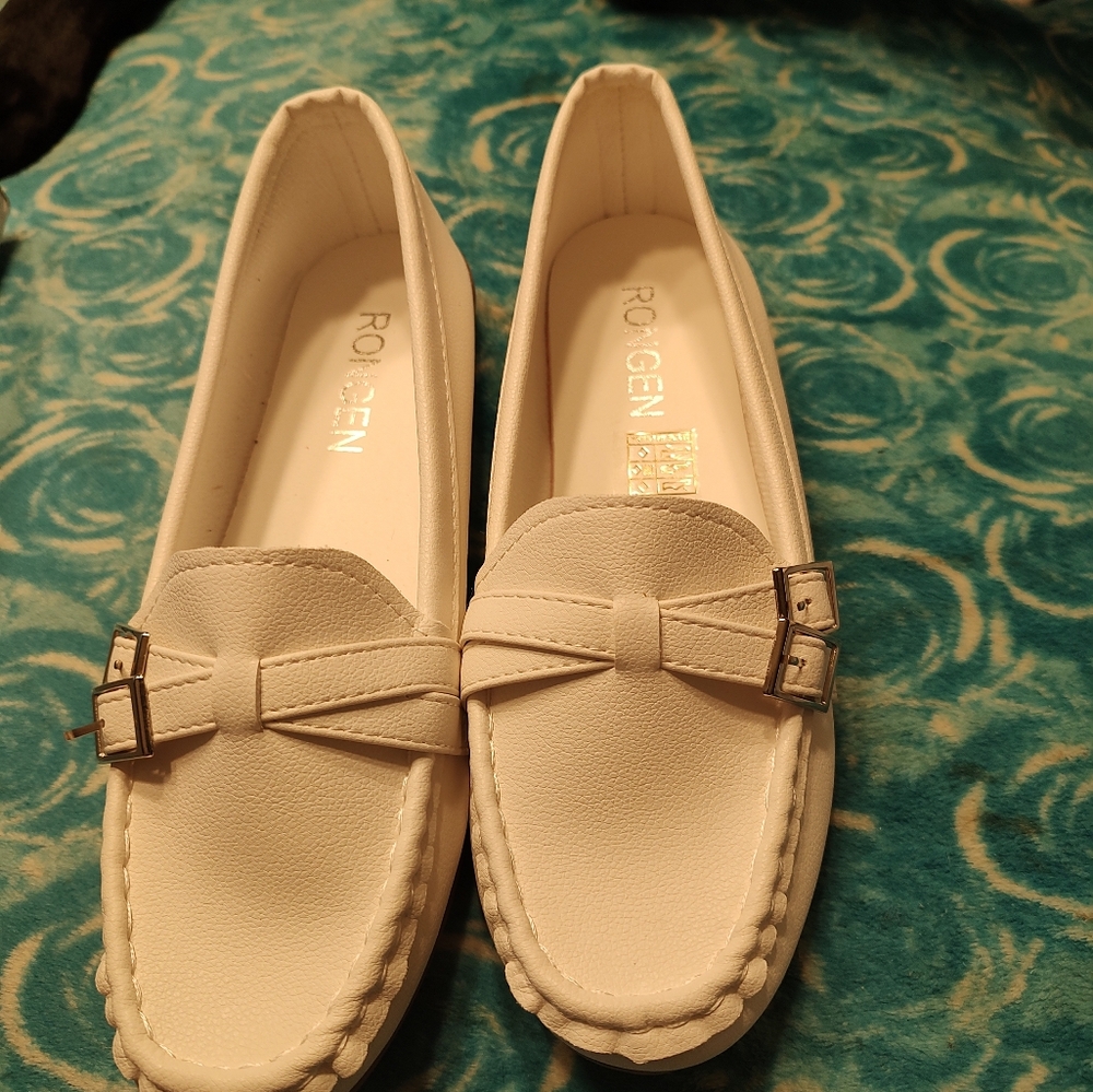 WOMANS WHITE FLATS
